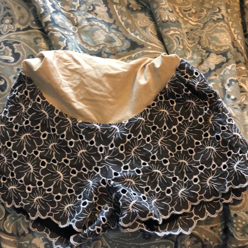 Pea in a Pod Maternity shorts XS